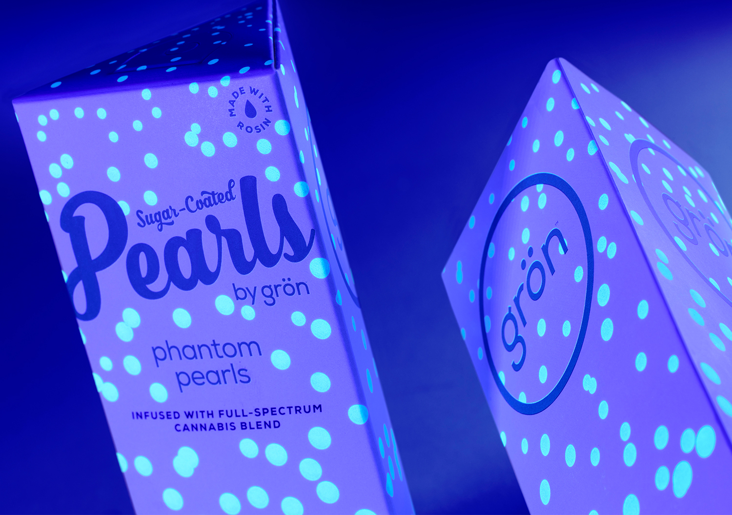 Grön Pearls custom packaging black light