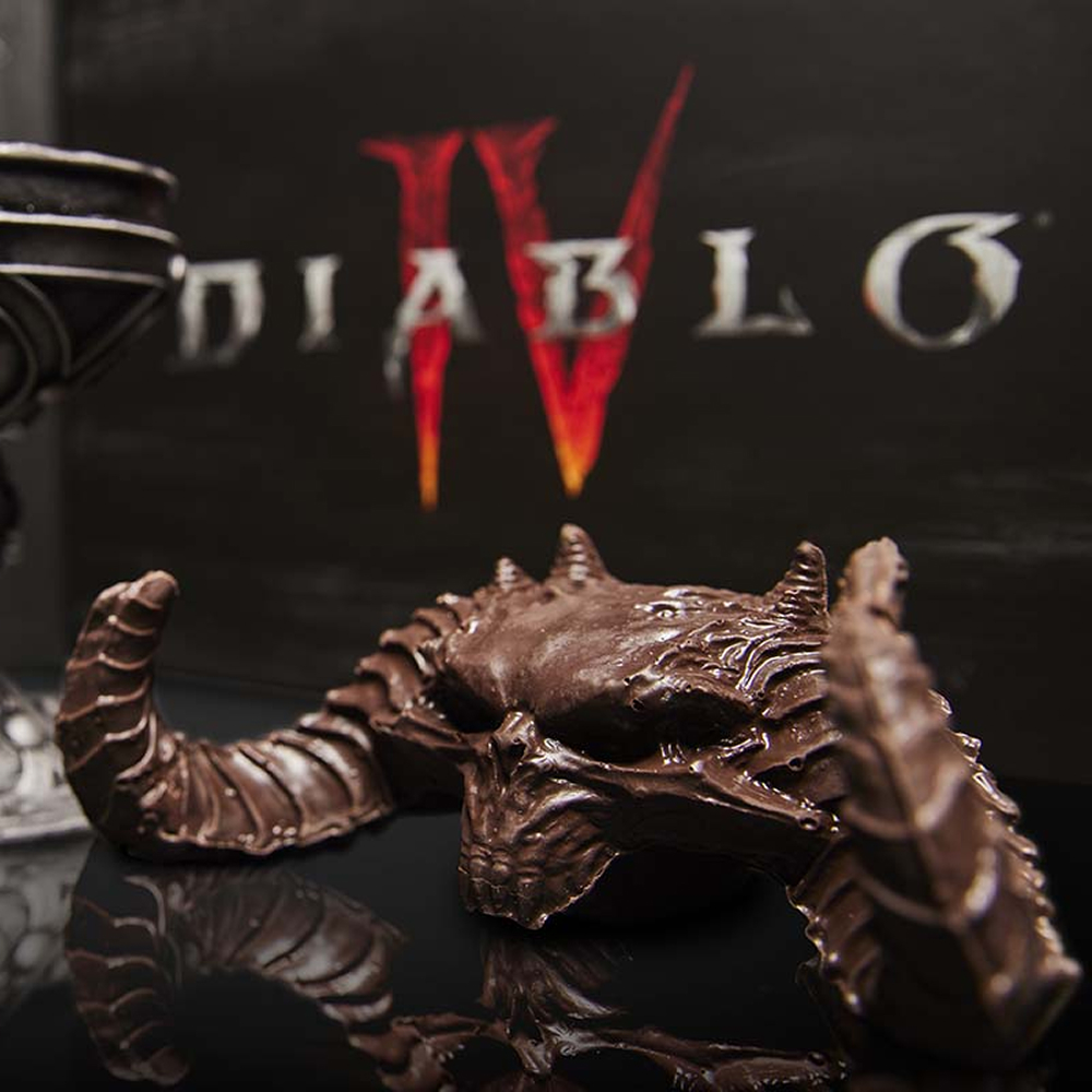 Premier print Diablo box detail